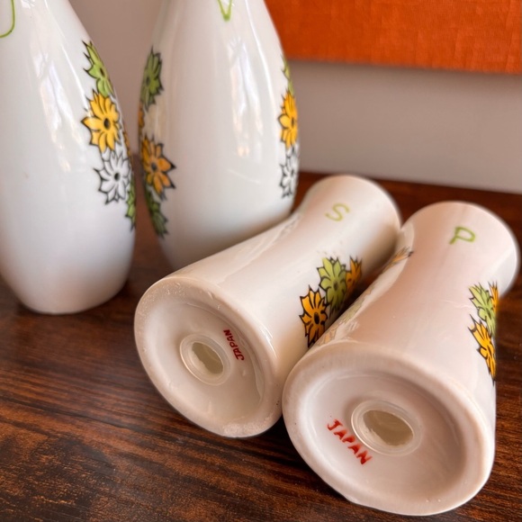 Vintage| 70s Floral Salt & Pepper and Oil & Vinegar Ceramic Dining Set Decor - Picture 2 of 5